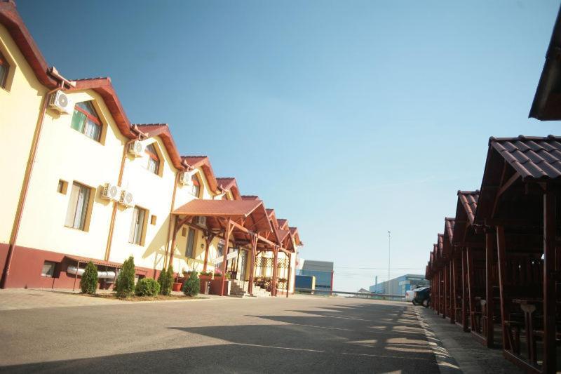 Pension Varadia Oradea Ngoại thất bức ảnh