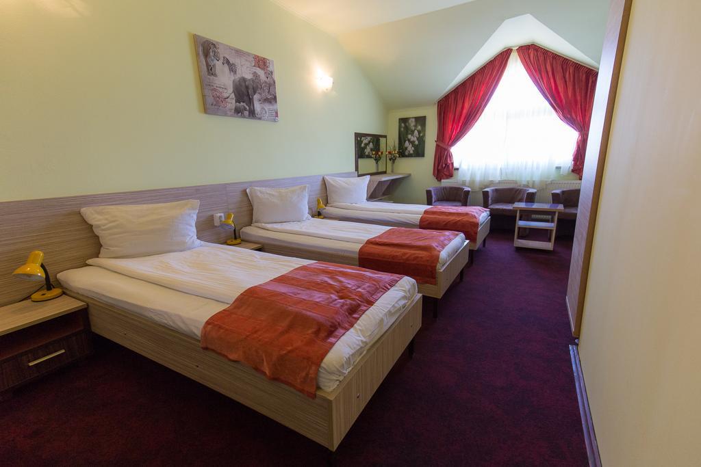 Pension Varadia Oradea Ngoại thất bức ảnh